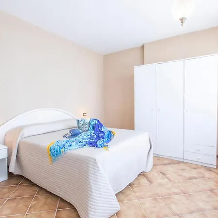 Giglio Roseto Vacanza 아파트 *